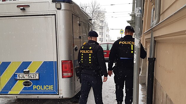 Policisté v pondělí odpoledne zasahovali v Základní škole Křížová v Jihlavě. Anonym oznámil uložení bomby. Žádná se nenašla. (16. února 2026)