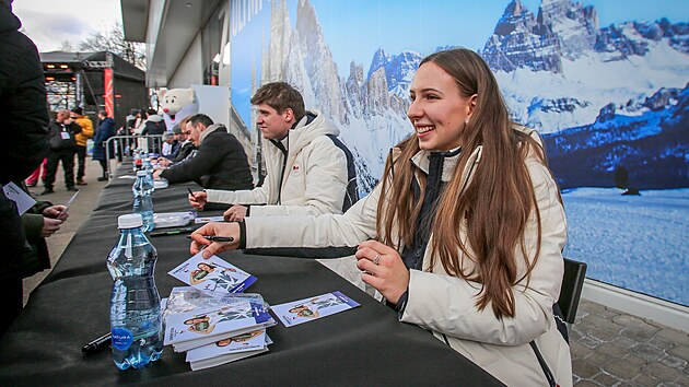 Čeští curleři Julie Zelingrová a Vít Chabičovský, osmí na ZOH v Miláně, přijeli v pátek na českobudějovický olympijský festival. (13. února 2026)
