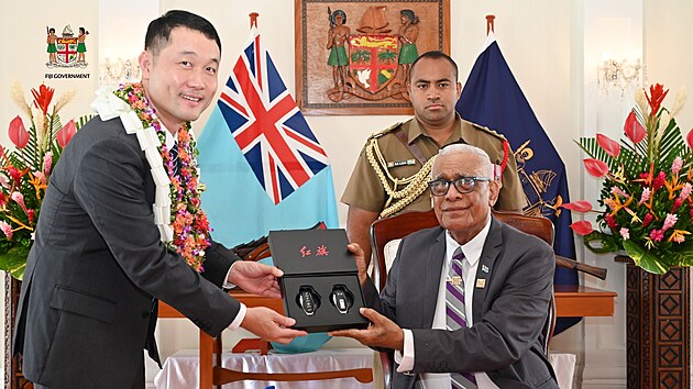 Slavnostní předání čínských automobilů prezidentu souostroví Fidži. (26. ledna 2026)
