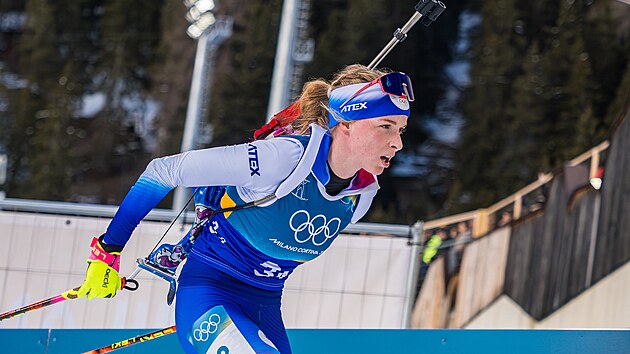 Markéta Davidová na trati olympijské smíšené štafety (8. února 2026)