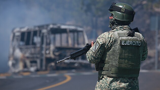 Smrt šéfa Kartelu Jalisco nová generace (CJNG) Nemesia „El Mencha“ Cervantese spustila v Mexiku spirálu násilí. (22. února 2026)