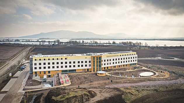 Léčebně rehabilitační ústav v Pasohlávkách na Brněnsku je po téměř dvouleté výstavbě dokončený. Brzy začne zkušební provoz. (únor 2026)