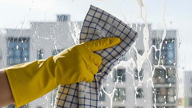 Žádná zbytečná chemie, stačí jen voda se saponátem.