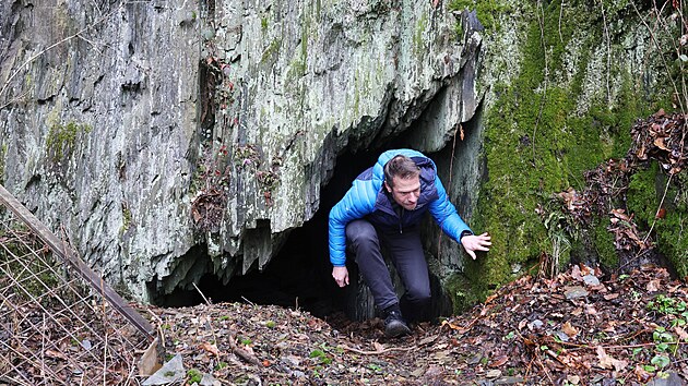 Stěbořický farář Klement Rečlo vysvětil sošku svaté Barbory u vstupu do starého dolu Quido I. v Novém Dvoře na Opavsku. Sv. Barbora tamní podzemí symbolicky ochrání při obnově dolu. Do břidlicové skály, která se stane novým návštěvnickým cílem, zatím vede nevelký, neupravený otvor. (24. únor 2026)