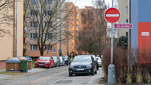 Obyvatelé kroměřížského sídliště Zachar II se v dotazníku vyjádřili pro zavedení modrých parkovacích zón. (únor 2026)