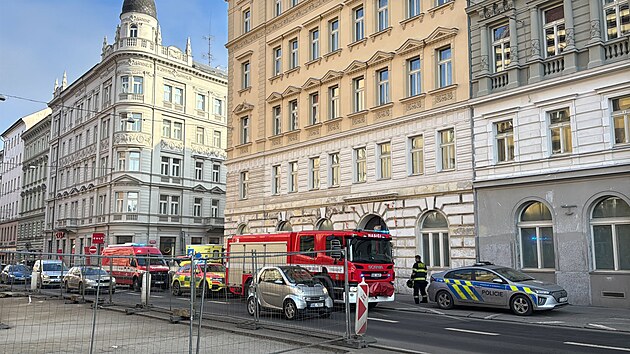 Složky IZS měly v Praze manévry kvůli pytlíčku zajištěnému u hospitalizovaného narkomana (28. února 2026)