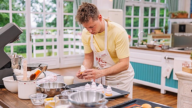 Peče celá země 2026, 8. díl, domácí zákusky, fondán, čokoládový dort