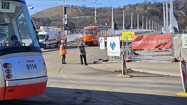 Na nový Dvorecký most vyjela poprvé testovací tramvaj. (25. února 2026)