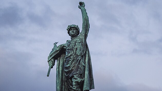 Socha rudoarmějce na Moravském náměstí v Brně