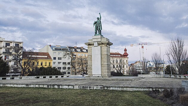 Socha rudoarmějce na Moravském náměstí v Brně
