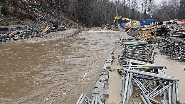 Stavba poldru u Kutřína na Chrudimsku byla pod vodou. (24. února 2026)