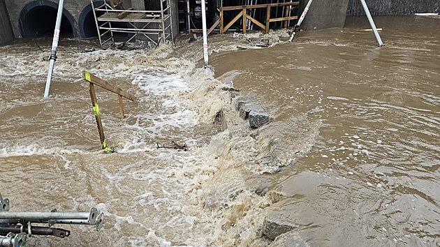 Stavba poldru u Kutřína na Chrudimsku byla pod vodou. (24. února 2026)