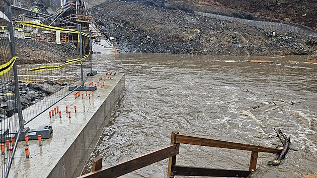 Stavba poldru u Kutřína na Chrudimsku byla pod vodou. (24. února 2026)
