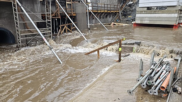 Stavba poldru u Kutřína na Chrudimsku byla pod vodou. (24. února 2026)