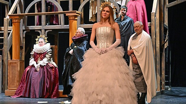 Na jevišti Západočeského divadla v Chebu se již v sobotu 28. února poprvé odehraje fiktivní příběh o tom, jak mohla vzniknout nejslavnější hra o lásce všech dob, Romeo a Julie.