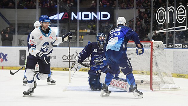 Kladenský Samuel Vigneault (vlevo) překonal Aleše Stezku z Komety.