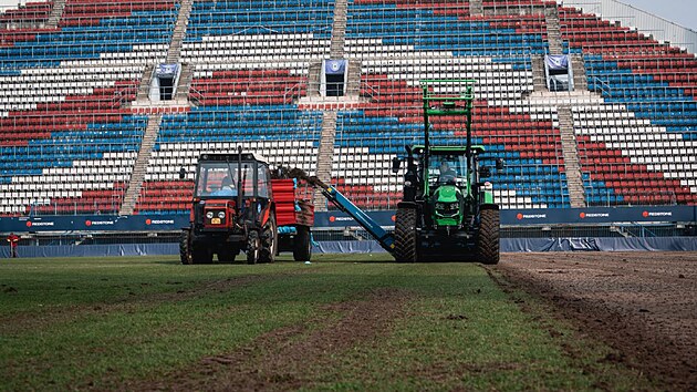 Na Andrově stadionu začaly práce k výměně trávníku. Hotovo by mělo být do konce týdne. (4. března 2026)