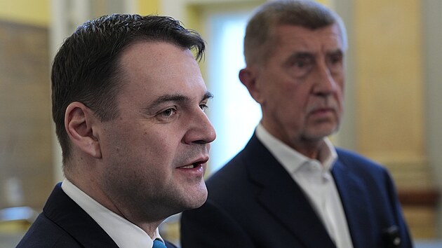 Premi&eacute;r Andrej Babi&scaron; a ministr zahranič&iacute; Petr Macinka po jedn&aacute;n&iacute; Bezpečnostn&iacute; rady st&aacute;tu (2. března 2026)