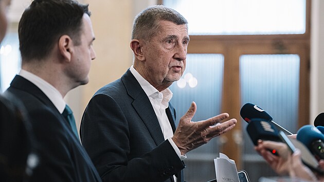 Premi&eacute;r Andrej Babi&scaron; a ministr zahranič&iacute; Petr Macinka po jedn&aacute;n&iacute; Bezpečnostn&iacute; rady st&aacute;tu (2. března 2026)