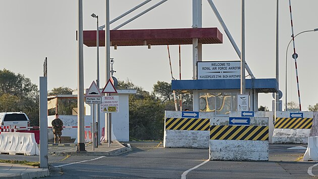 Britskou leteckou základnu na Kypru zasáhl dron. (2. března 2026)