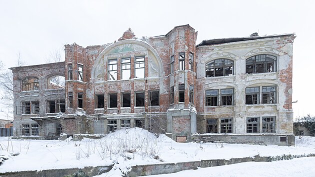 Továrna Elias Palme v Kamenickém Šenově má slavnou historii, dnes je z ní ale ruina. Koupil ji Nadační fond Eliáška a chce do objektu opět vrátit život.