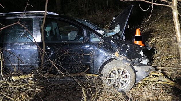 Řidič na Prachaticku nepřežil náraz do stromu. (2. března 2026)