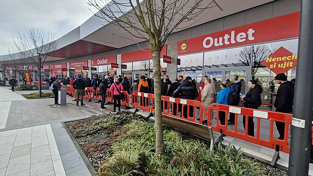 Obrovský zájem zákazníků a velké pozdvižení vzbudilo otevření nového Lidl Outletu v Ostravě. (2. března 2026)