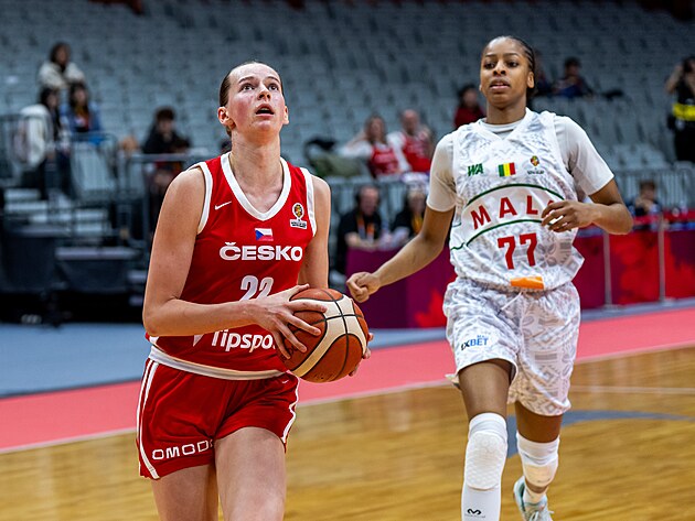 Emma Čechová během utkání s Mali v kvalifikaci o MS.