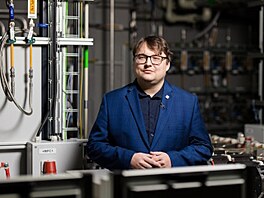 Roboti spolupracující s lidmi a elektromobily jako pojízdné baterie