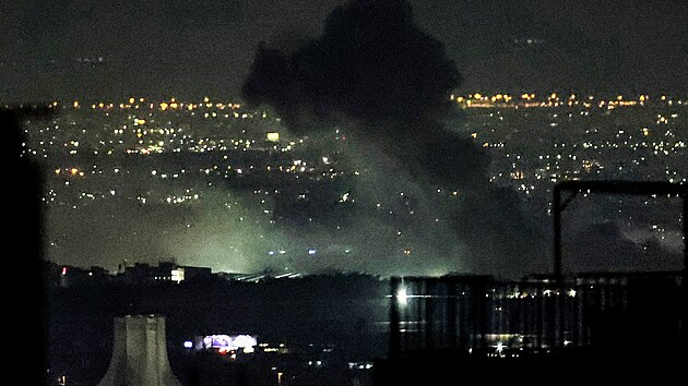 Teherán v noci opět čelil útokům. (10. března 2026)