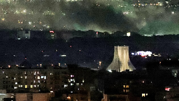 Teherán v noci opět čelil útokům. (10. března 2026)