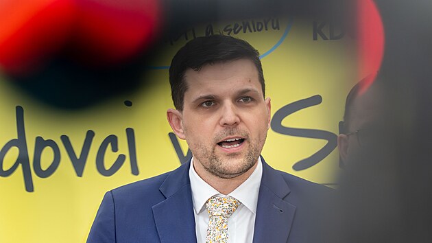 Tiskov&aacute; konference poslaneck&eacute;ho klubu KDU-ČSL před 3. čten&iacute;m st&aacute;tn&iacute;ho rozpočtu. Na sn&iacute;mku Petr Hlad&iacute;k. (11. března 2026)
