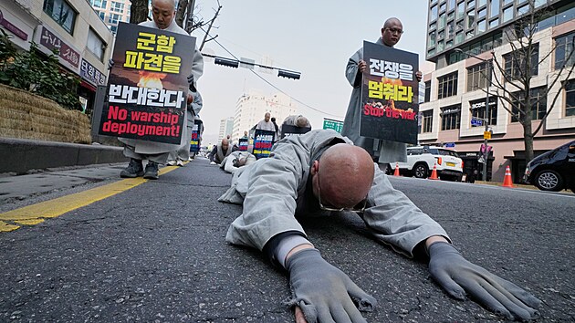 Protest budhistických mnichů v Soulu proti válce v Íránu (17. března 2026)