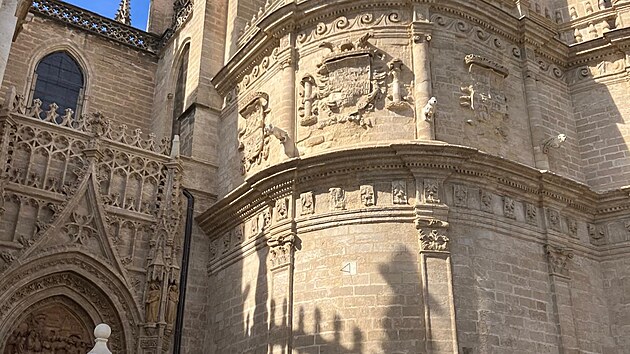 Giralda, zvonice katedrály Panny Marie v Seville, dnes dosahuje 104 metrů, což jí činí nejvyšší katedrálou v Andalusii.