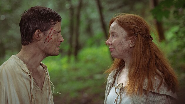 Michal Balcar a Alena Doláková ve filmu Ovce žerou první (2026)