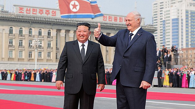 Běloruský vůdce Alexandr Lukašenko se při návštěvě Severní Koreje mimo jiné setkal se severokorejským vůdcem Kim Čong-unem. (25. března 2026)
