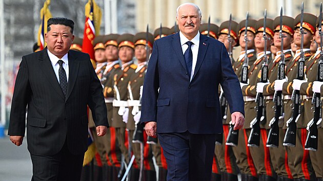 Běloruský vůdce Alexandr Lukašenko se při návštěvě Severní Koreje mimo jiné setkal se severokorejským vůdcem Kim Čong-unem. (25. března 2026)