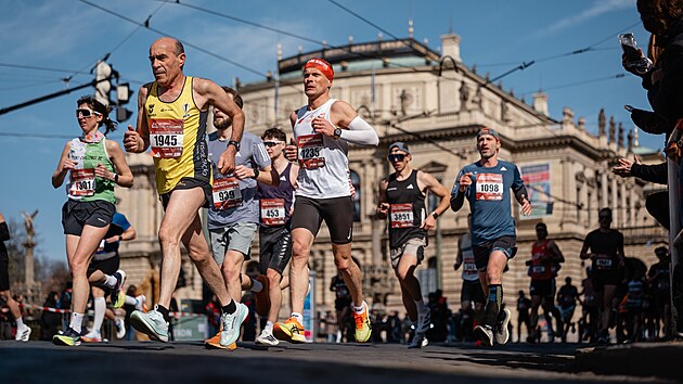 Běžci zaplnili centrum hlavního města, v Praze se konal půlmaraton.