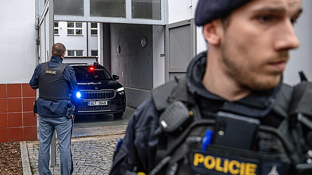 Policie dopadla čtvrtého podezřelého z útoku v Pardubicích, je ve vazbě. (28. března 2026)