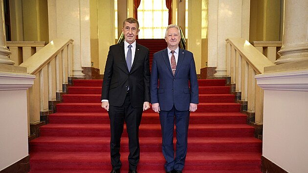Předseda vl&aacute;dy Andrej Babi&scaron; se setkal s ministrem Jarom&iacute;rem Zůnou na ministerstvu obrany. (25. března 2026)