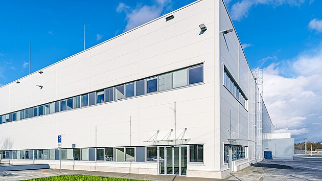 Nov&aacute; v&yacute;robn&iacute; hala v Karlov&yacute;ch Varech pro předn&iacute;ho v&yacute;robce speci&aacute;ln&iacute;ch silikonů WACKER.