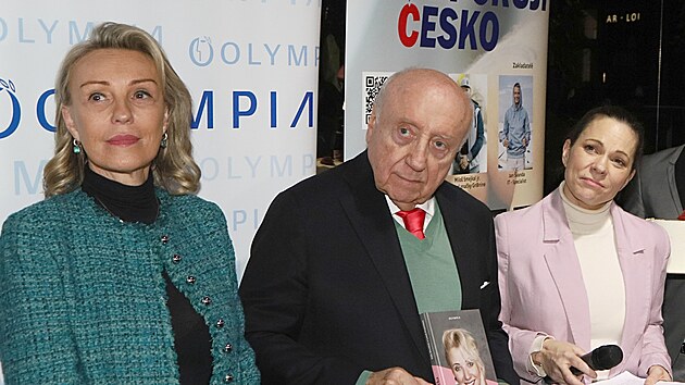 Sylva Schumacherov&aacute;, Felix Slov&aacute;ček a Michaela Noskov&aacute; na křtu knihy Anička (25. března 2026)