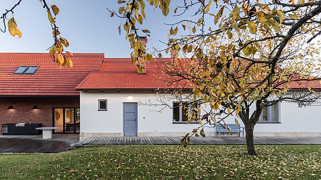 Rekonstrukce probíhala čtyři roky. Nejprve bylo potřeba udělat novou střechu a kompletně vybourat podlahy. Teprve pak se mohlo přejít k úpravám interiéru.
