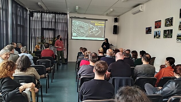Př&iacute;běhy b&iacute;loveck&eacute;ho z&aacute;mku jsou nyn&iacute; i v knižn&iacute; podobě. Publikace byla představena v Městsk&eacute; knihovně v B&iacute;lovci, kde z&aacute;stupci N&aacute;rodn&iacute;ho pam&aacute;tkov&eacute;ho &uacute;stavu v Ostravě Franti&scaron;ek Kol&aacute;ř a Petra Kaniov&aacute; pokřtili knihu  &bdquo;Paměť z&aacute;mků a jejich krajiny&ldquo;. (1. duben 2026)