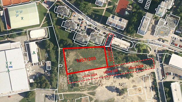 Pozemek, na kter&eacute;m by měl nov&yacute; domov se zvl&aacute;&scaron;tn&iacute;m režimem vyrůst, m&aacute; přes 3 100 čtverečn&iacute;ch metrů. (březen 2026)