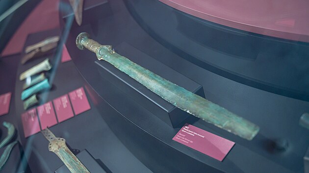Po rok a půl trvaj&iacute;c&iacute; rekonstrukci se znovu otev&iacute;r&aacute; hrad Malenovice. Nab&iacute;z&iacute; nov&eacute; expozice věnovan&eacute; archeologii, zbran&iacute;m nebo historii hradu, i del&scaron;&iacute; otev&iacute;rac&iacute; dobu. (duben 2026)
