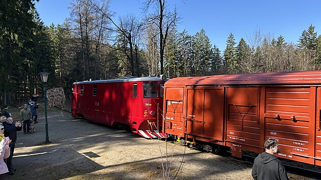 Velk&yacute; p&aacute;tek byl i velk&yacute;m dnem pro jindřichohradeckou &uacute;zkokolejku. Pr&aacute;vě v tento velikonočn&iacute; sv&aacute;tek se na ni totiž vr&aacute;til pravideln&yacute; provoz. (3. dubna 2026)