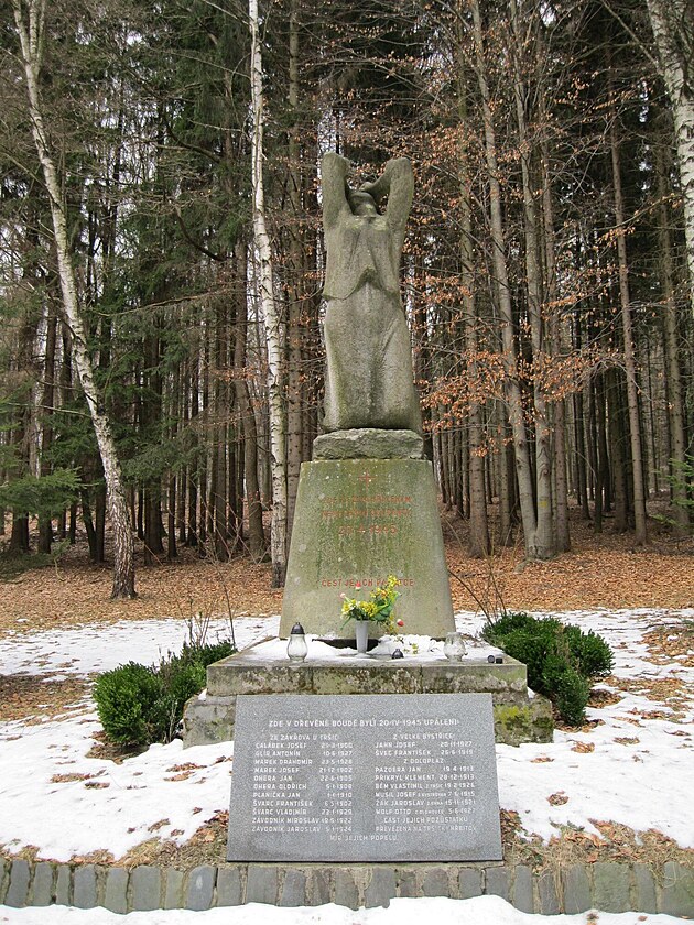 Na tomto m&iacute;stě u samoty Kyjanice bylo 20. dubna 1945 zavražděno a up&aacute;leno 19...