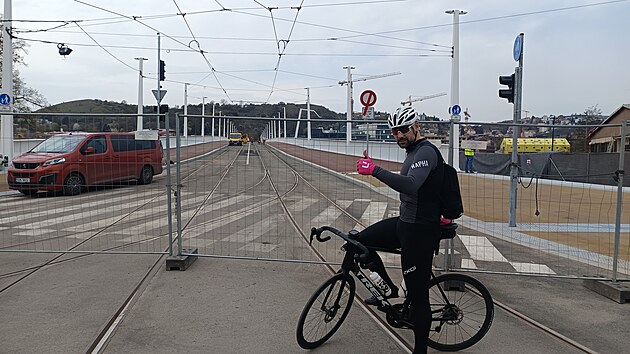 Redaktor iDNES.cz projel nov&yacute; Dvoreck&yacute; most na kole. (14. dubna 2026)