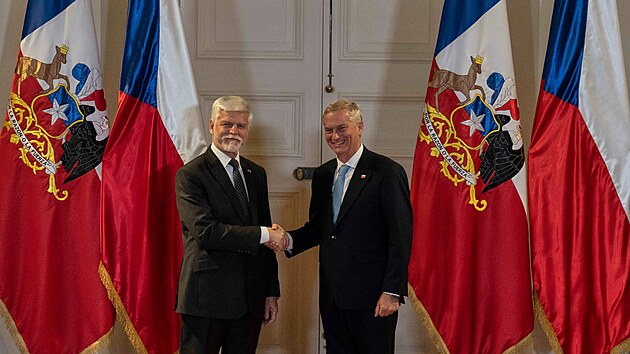 Český prezident Petr Pavel si podává ruce s chilským prezidentem Josém Antoniem Kastem. (16. dubna 2026)